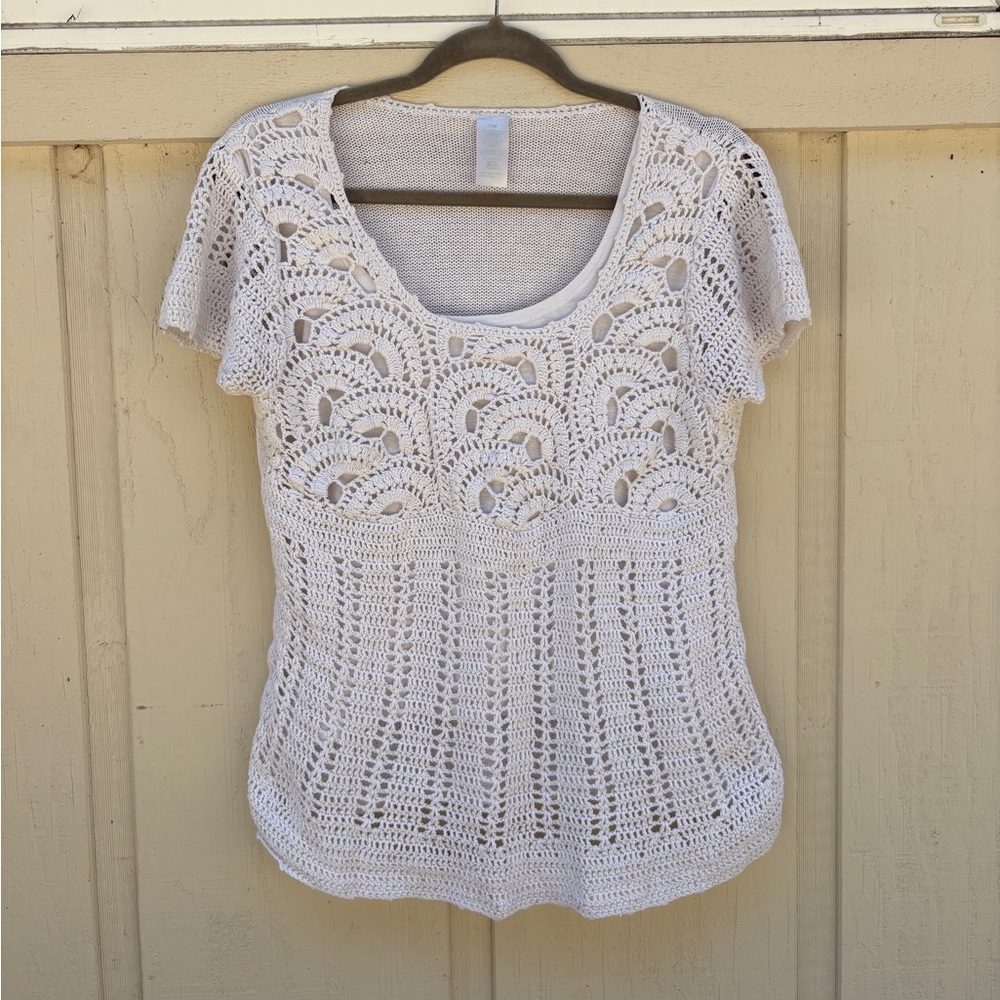 White crochet detailed tee